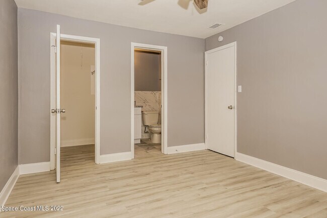 Building Photo - 1235 Thoreau St