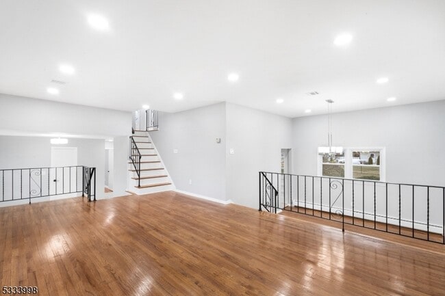 Building Photo - 25 Sandalwood Dr