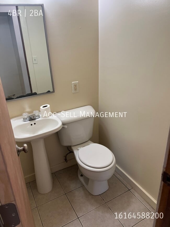 Building Photo - 530 Hall St SE