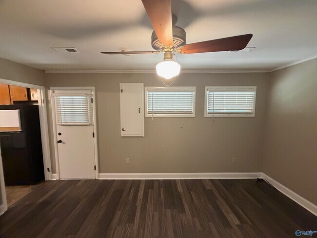 Building Photo - 1518 15th Ave SW