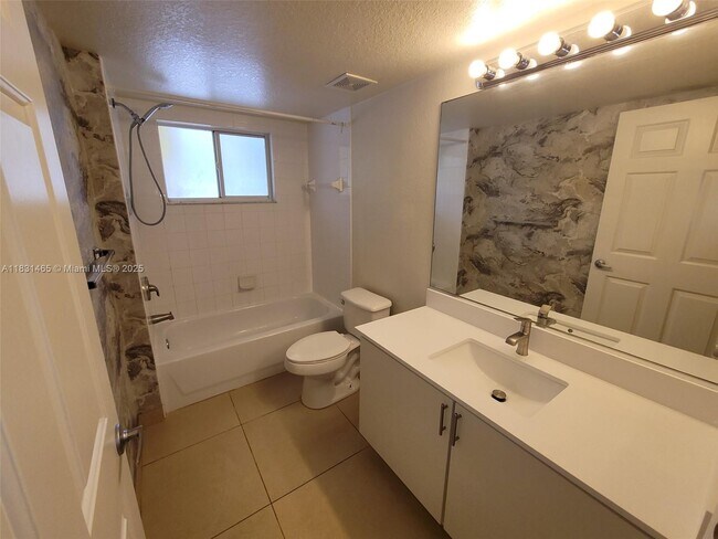 Building Photo - 8224 Key Royal Cir