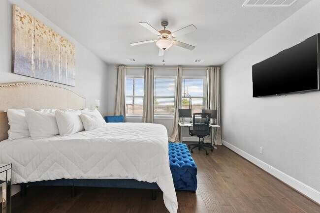 Building Photo - 4050 Shackleton Ct