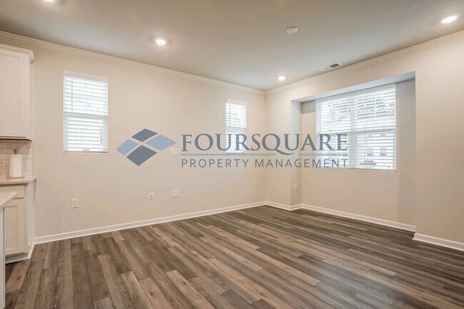 Building Photo - Three Story Town Home | Entry Level Bedroo...