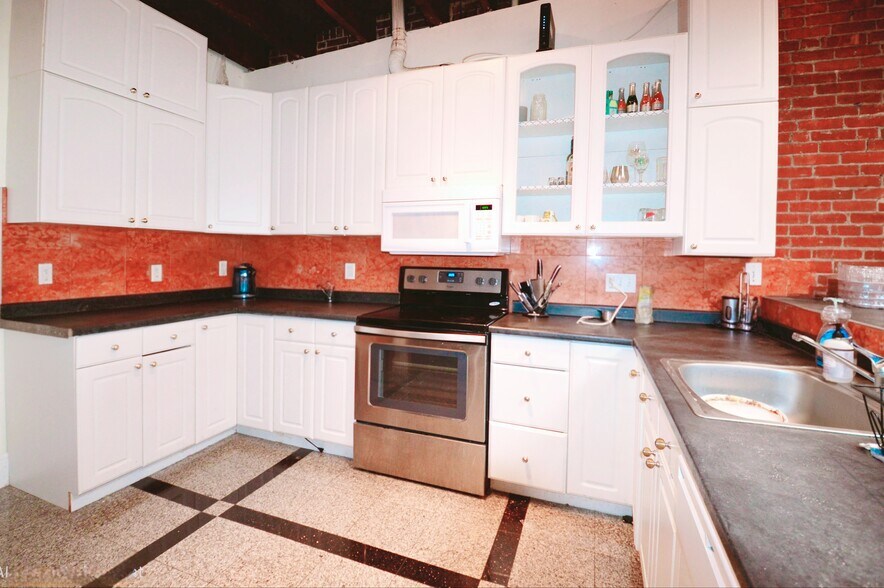 Building Photo - 27 Saint Marys Ct