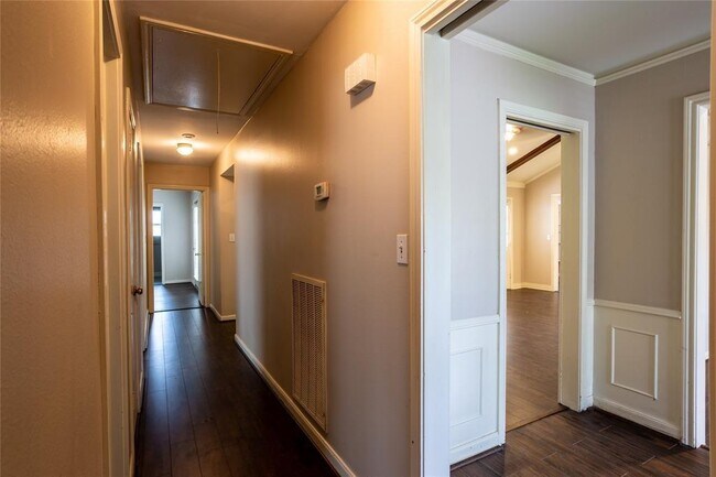 Building Photo - 2114 Walnut Bend Ln