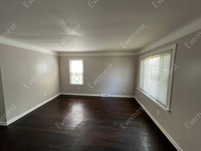 Building Photo - 18474 Glenmore St