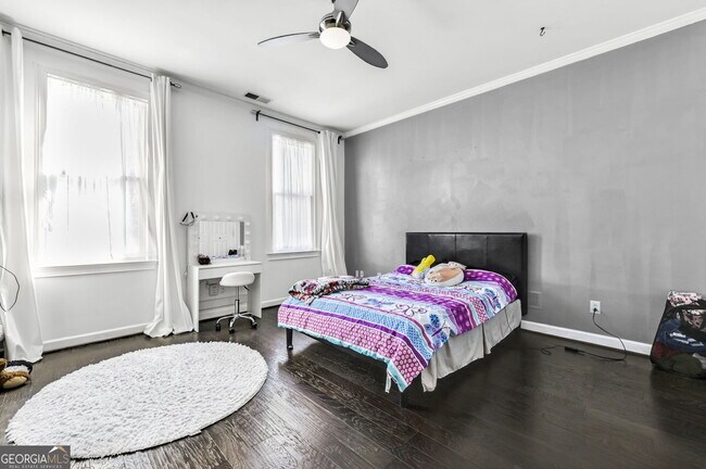 Building Photo - 300 Island Cove Dr