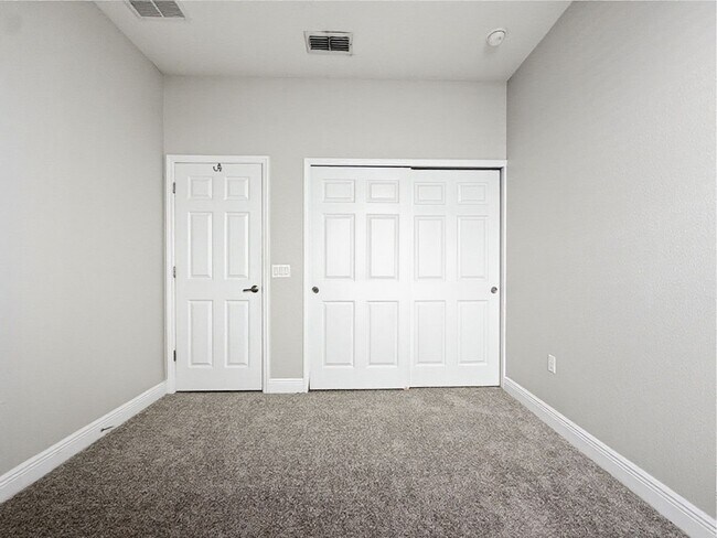 Building Photo - Waterfront 4 Bedroom Home in Eagle Creek Golf Community – Lake Nona