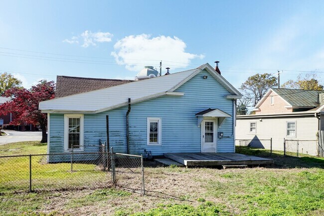 Building Photo - Four Bedroom Home!