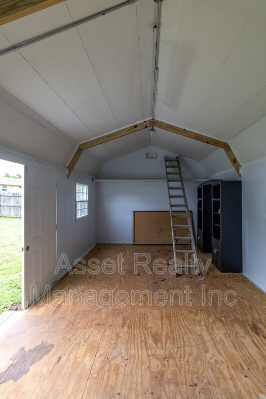 Building Photo - 2821 Vicksburg Ln