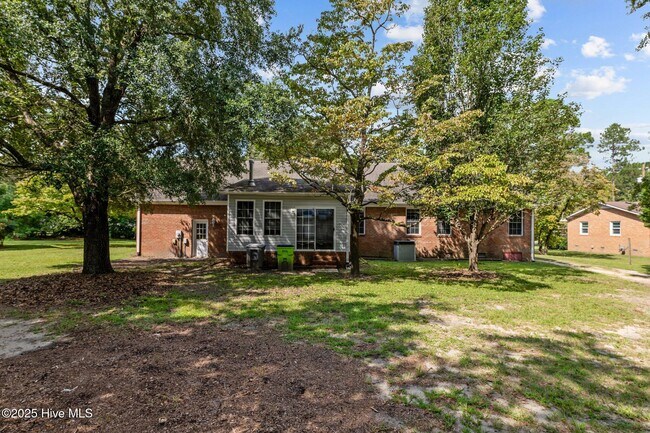 Building Photo - 506 River Rd