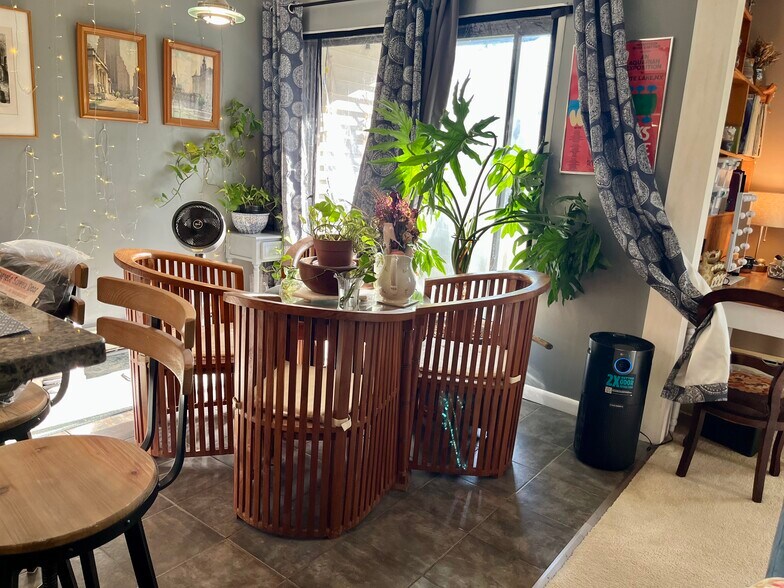 Building Photo - 28 Scarborough Ln