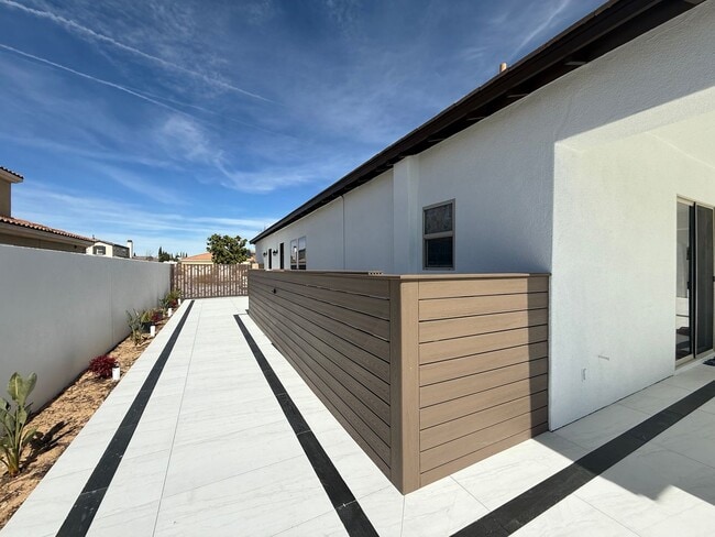 Building Photo - Stonebrook Estates-3 Bedrooms, 3351 SQFT of Luxury & Entertainment