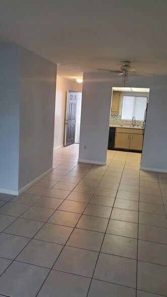 Building Photo - 1554 University Lane