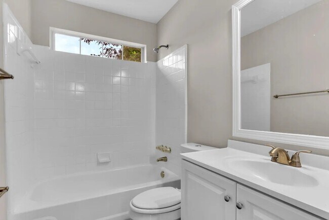 Building Photo - 3728 Adamsville Dr SW