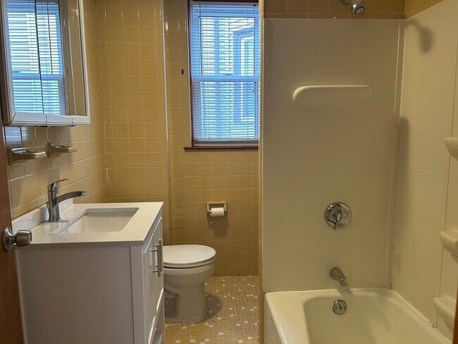 Building Photo - 9 Starbird St