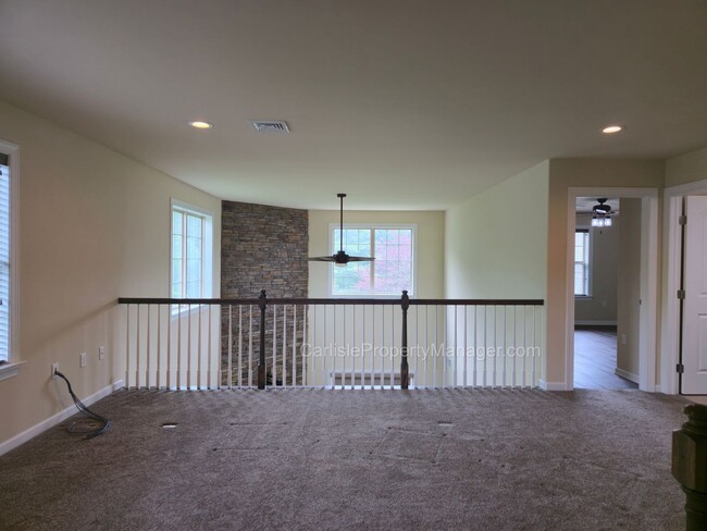 Building Photo - Duplex includes 2 car garage, laundry, pat...