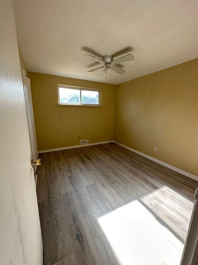 Building Photo - 8137-8137 Reed Ave