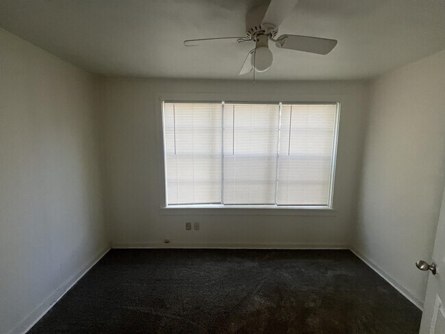 Building Photo - 186 Roosevelt Rd