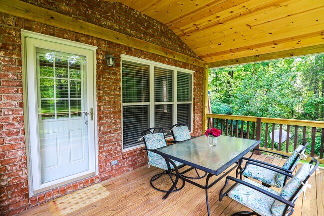 Building Photo - 5804 Lanatte Ln