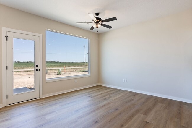 Building Photo - Fox Creek-Tracy Plan MODEL (NOT FOR RENT)