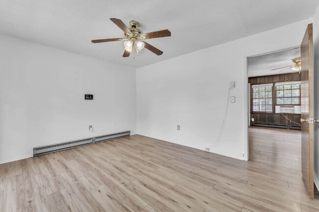 Building Photo - Charming 3-Bed, 2-Bath Haven in Anderson w...