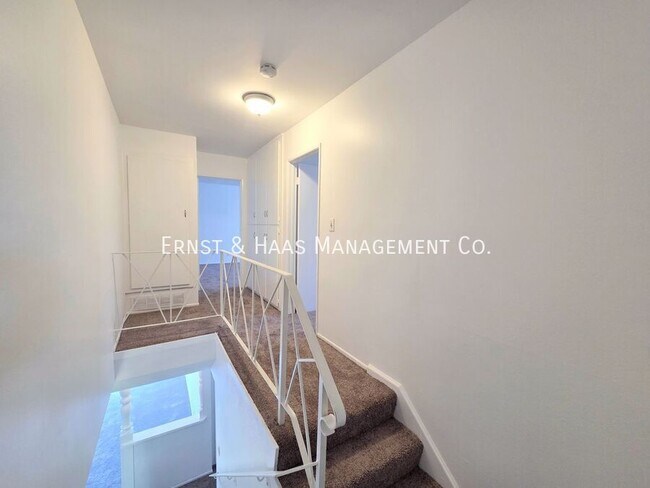 Building Photo - 873 E Turmont St