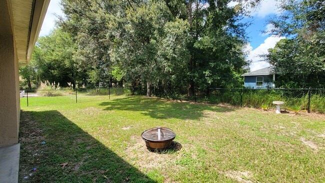 Building Photo - Large Citrus Springs 4/2/2