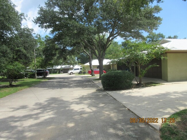 Building Photo - 320 W Fort Morgan Rd