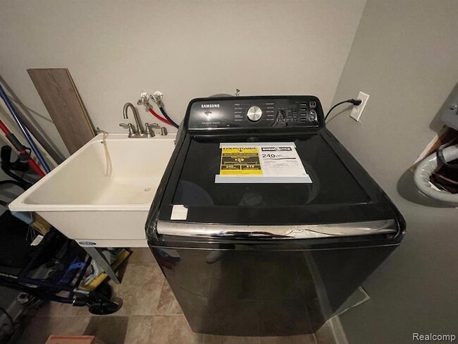 Building Photo - 6102 Harrison St