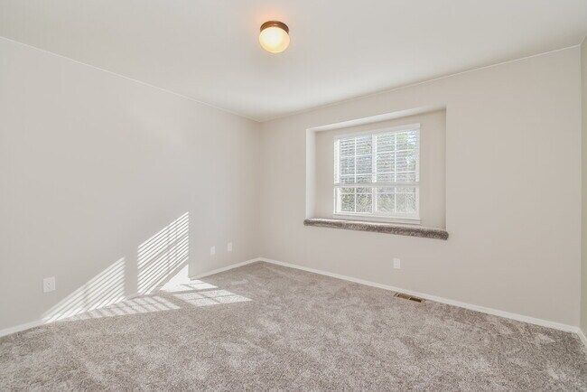 Building Photo - 8633 Bellcove Cir