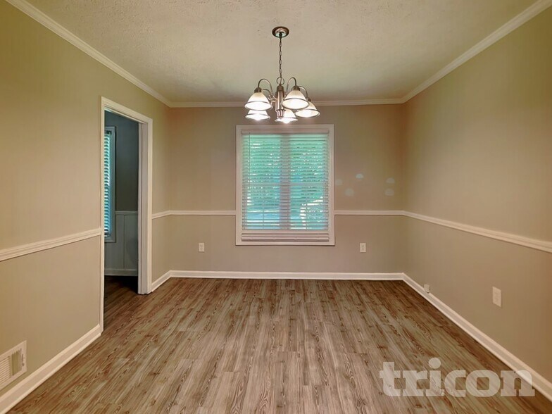 Building Photo - 515 Westbridge Dr