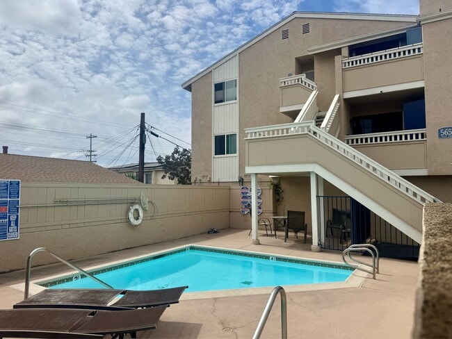 Building Photo - 5655 Riley St