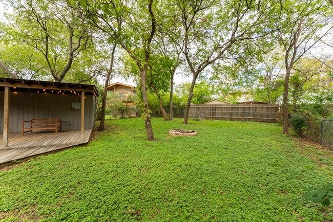 Building Photo - Cozy 3BD/2BA Brick Home in Vibrant Northea...