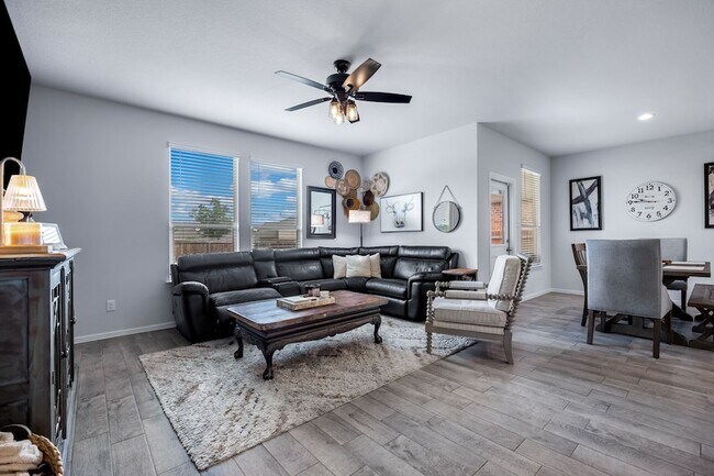 Building Photo - 5208 Petal Mdws Dr