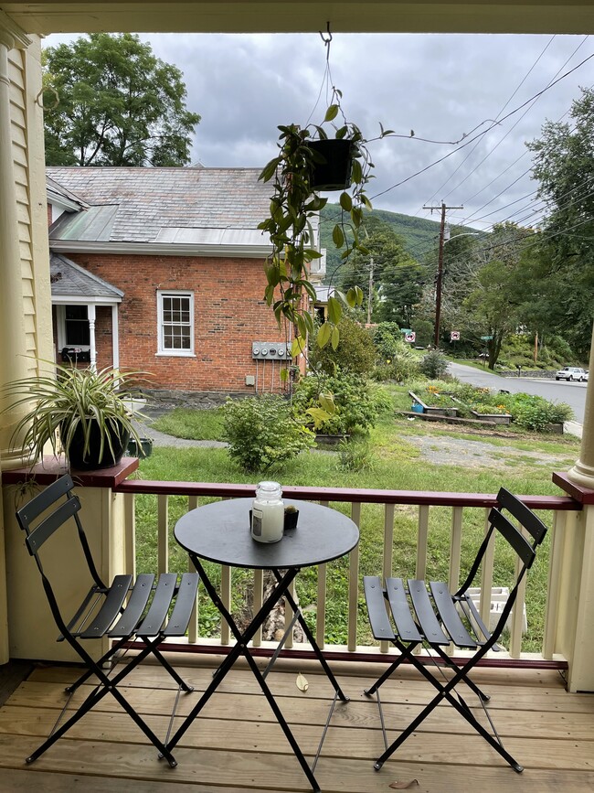 Cafe Table - 81 Green St