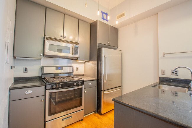 Building Photo - Beautiful 1 BR/1 BA Condo in Chinatown East!