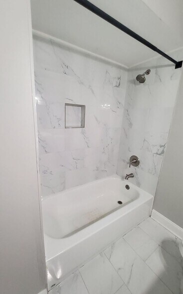 Building Photo - 203 N Hollywood St