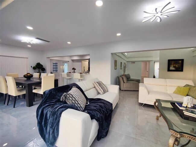 Building Photo - 5109 Banyan Ln