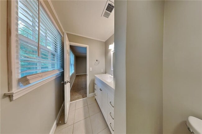 Building Photo - 2358 Marneil Dr NE