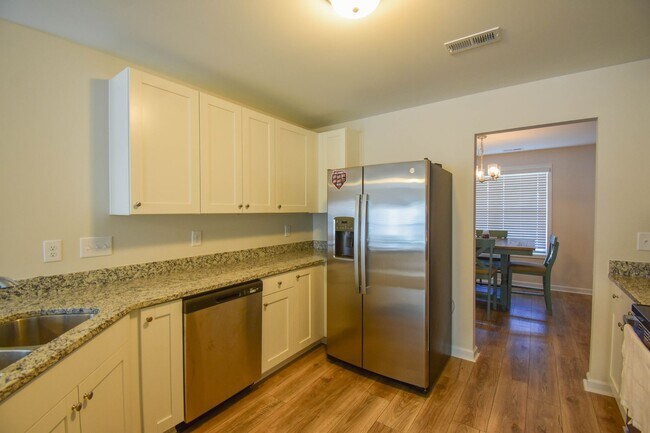 Building Photo - 3 Bedroom 2.5 Bathroom- Built in 2024!