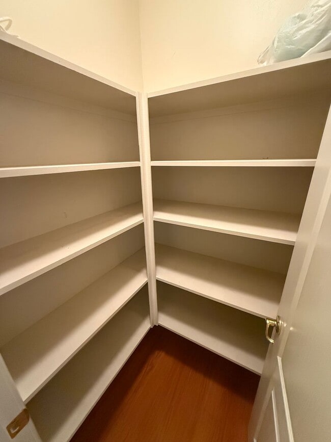 Building Photo - Modern 4-Bedroom Home in Northwest Bakersfield