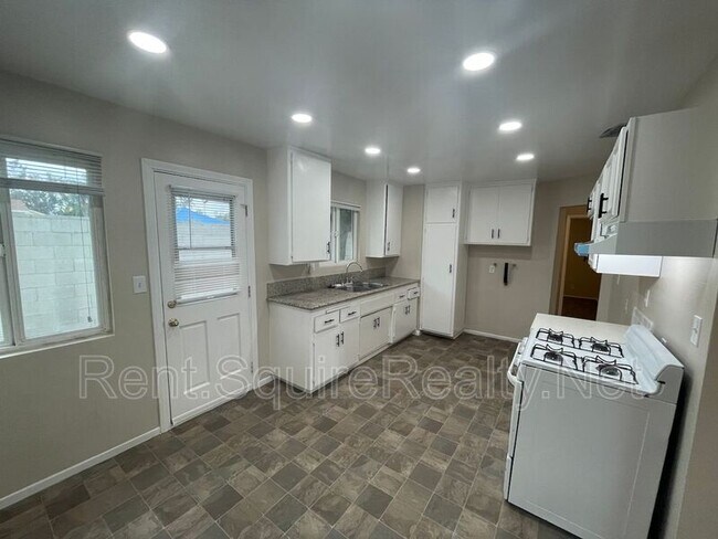 Building Photo - 355 S Aspan Ave