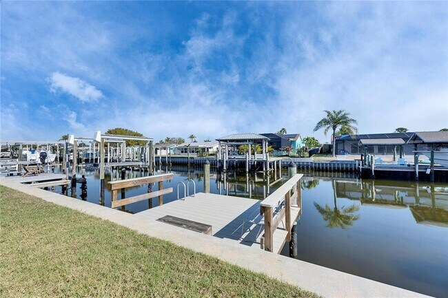 Building Photo - 1025 Apollo Beach Blvd