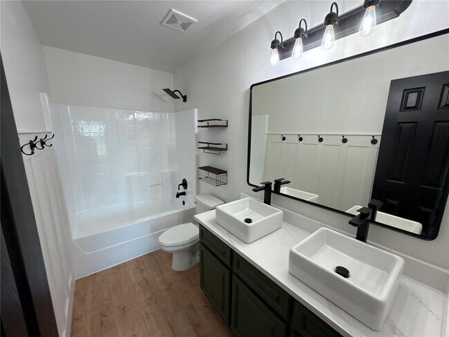 Building Photo - 5705 Marblewood Dr