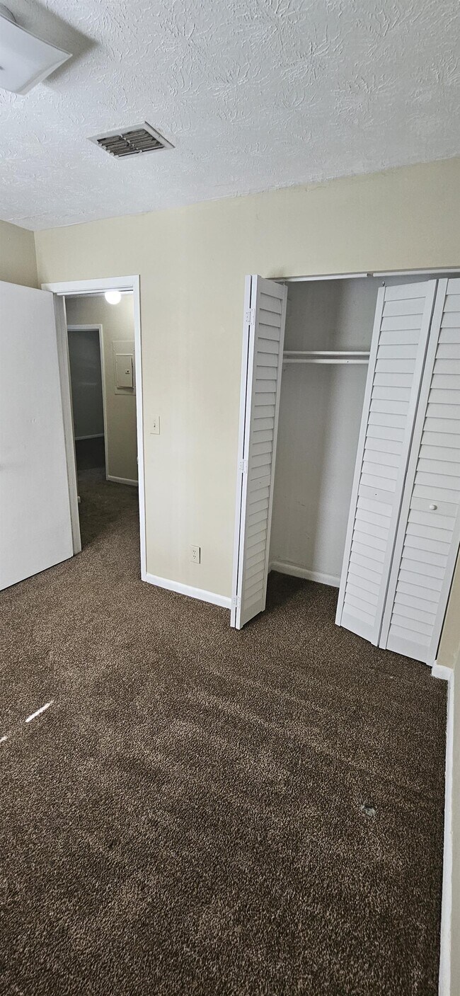 Building Photo - 5813 Rover Dr