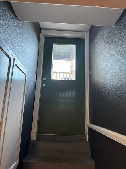 Building Photo - 931 Schiele Ave