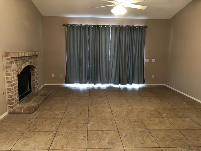Building Photo - COMING SOON! 3 Bed/ 2 Bath Home in Arrowhead Lakes