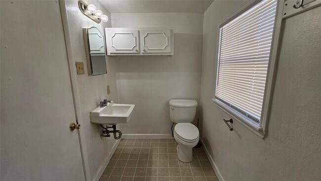 Building Photo - 1231 Morris St