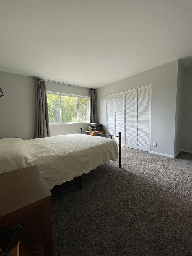 Building Photo - 3569 Kenbrooke Ct